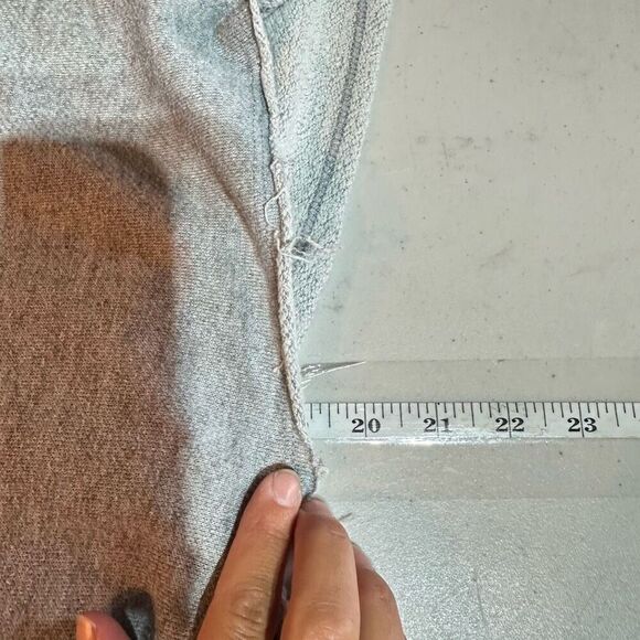 Livy Lu Women's Knit Long Sleeve Pullover Cropped Sweatshirt Gray Size Large‎ - Picture 10 of 10